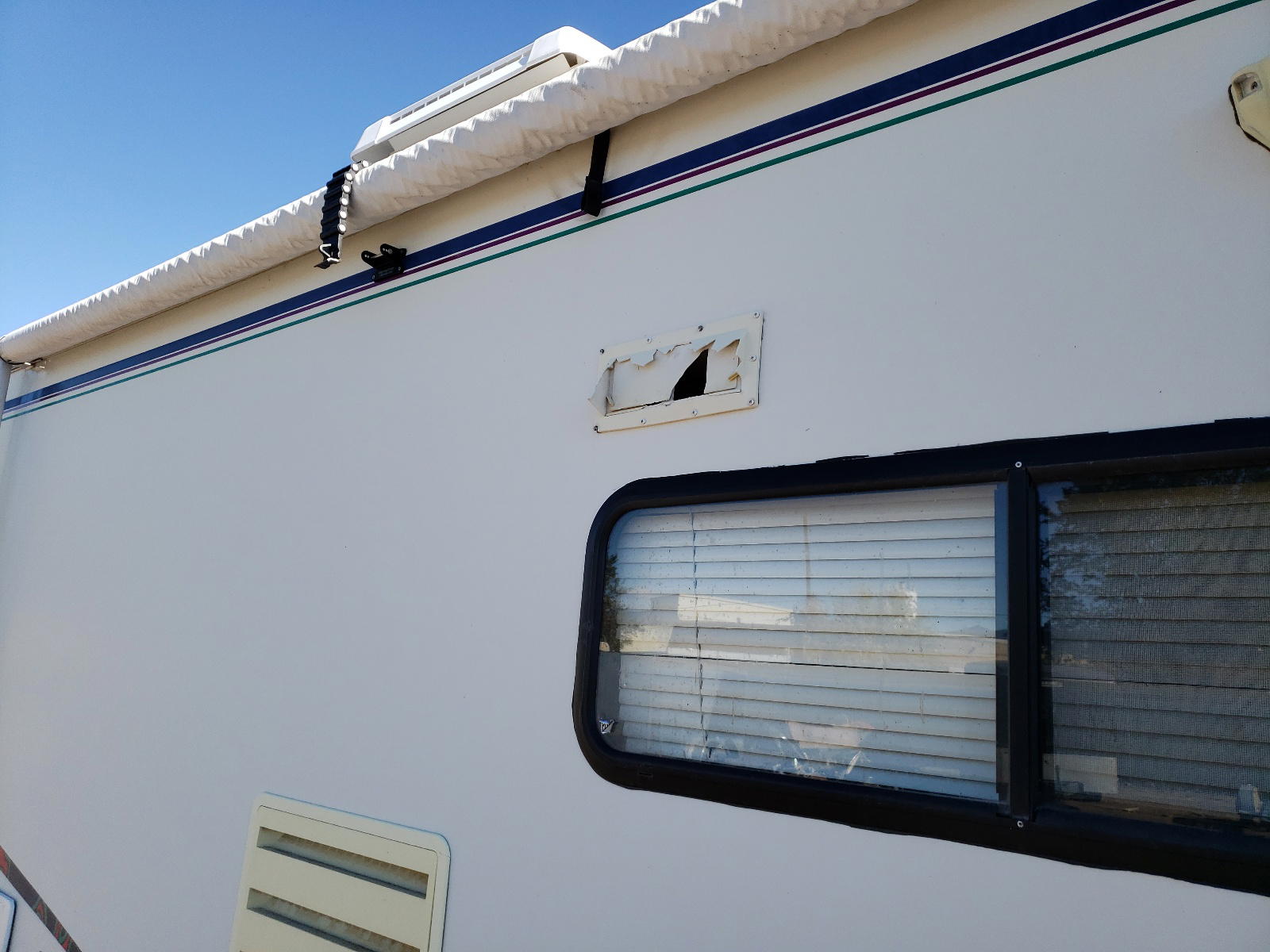 Photo 9 from auction – 1997 COACH MIRADA with VIN 3FCMF53G0VJA06537