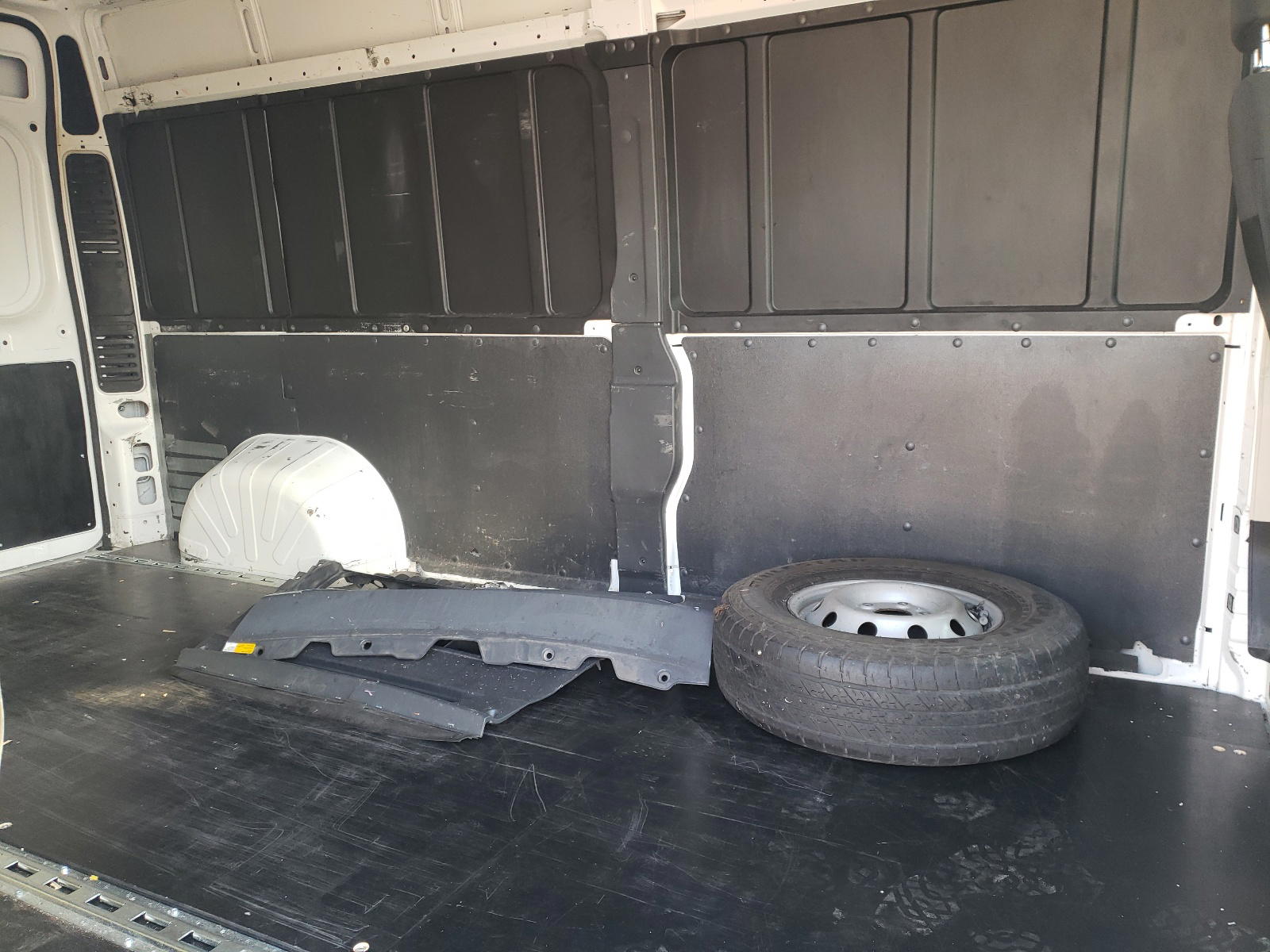 Photo 6 from auction – 2015 RAM PROMASTER with VIN 3C6TRVDG9FE501869