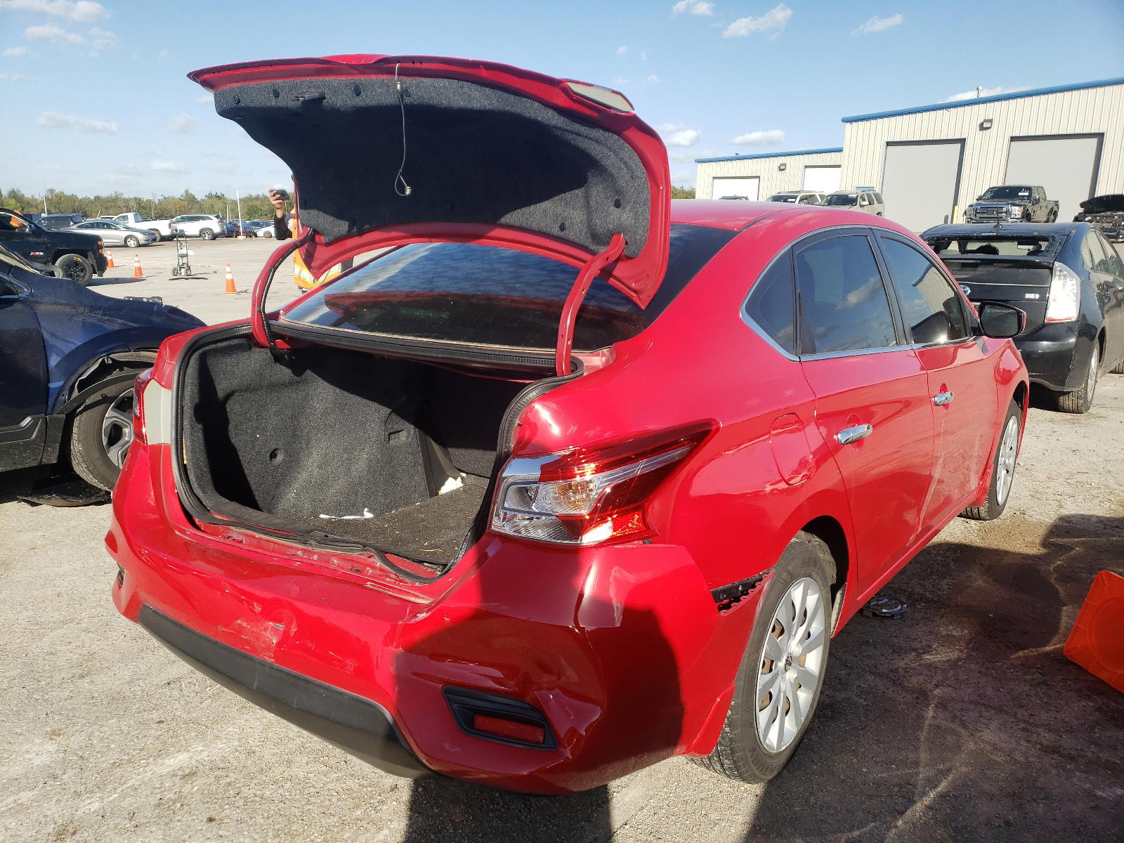 Photo 4 from auction – 2017 NISSAN SENTRA S with VIN 3N1AB7AP3HL696339