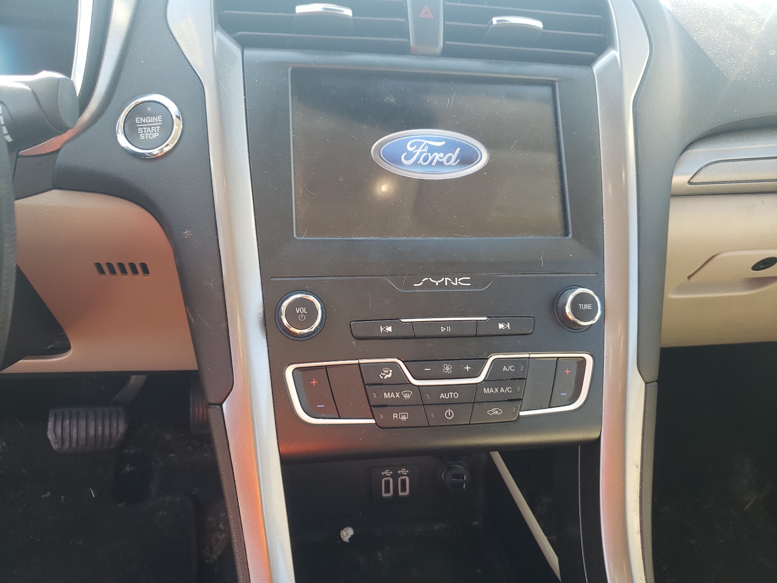 Photo 9 from auction – 2019 FORD FUSION SE with VIN 3FA6P0LU9KR242945