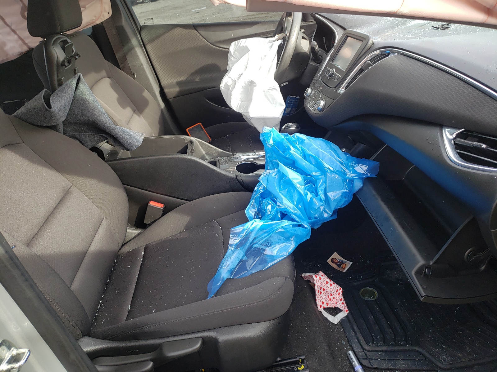 Photo 5 from auction – 2018 CHEVROLET MALIBU LT with VIN 1G1ZD5ST1JF146334