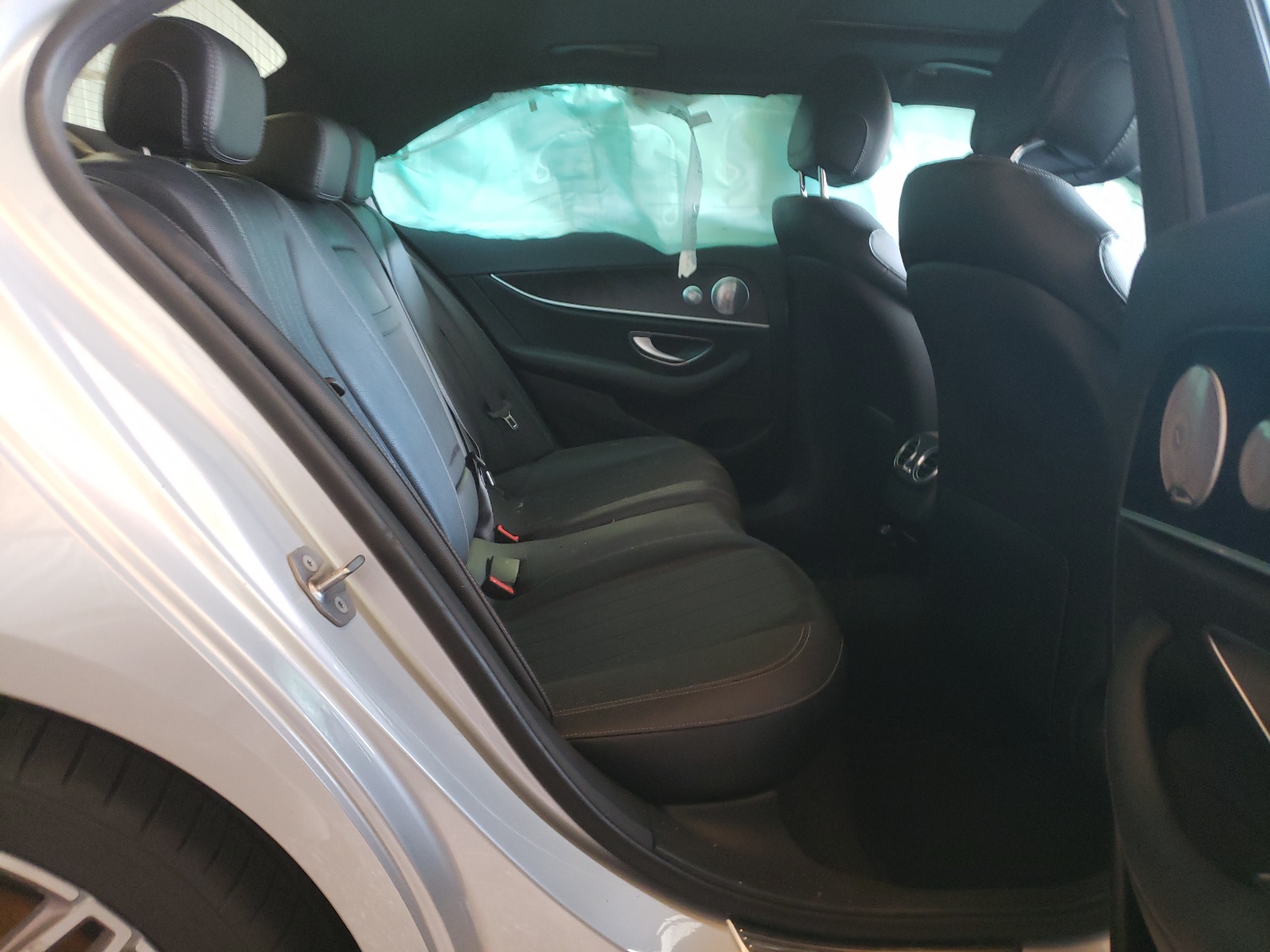Photo 6 from auction – 2017 MERCEDES-BENZ E 300 with VIN WDDZF4JB4HA192855
