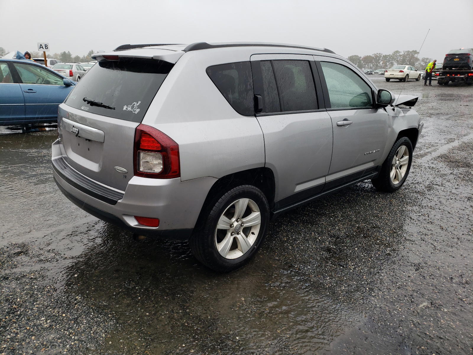 Photo 4 from auction – 2015 JEEP COMPASS LA with VIN 1C4NJDEB4FD259564