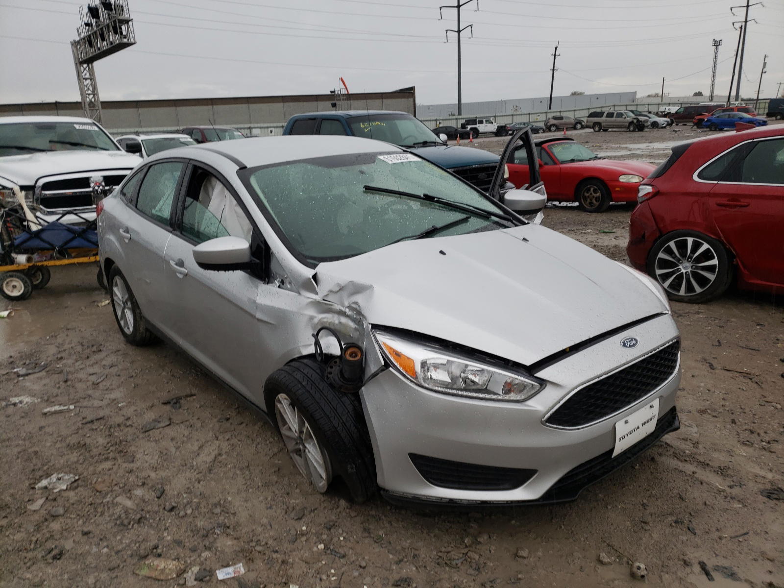 FORD FOCUS SE 2018 with VIN 1FADP3F26JL235385 - Photo from auction