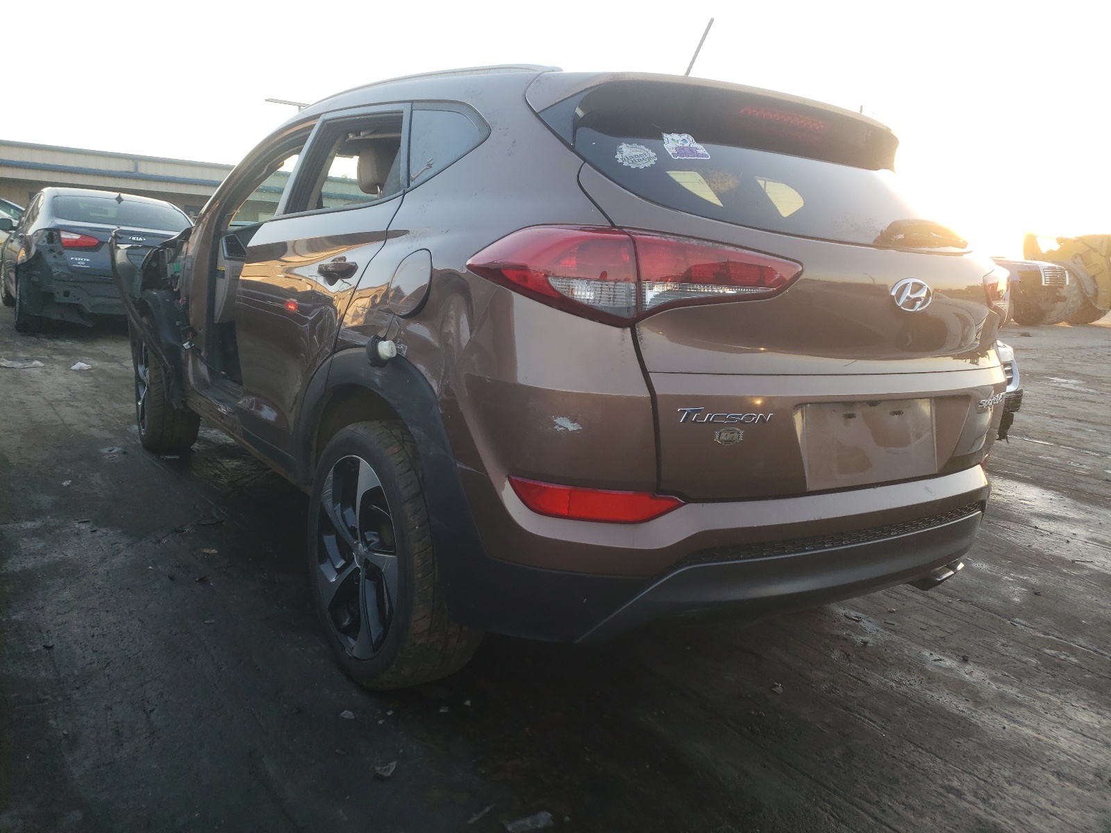 Photo 3 from auction – 2016 HYUNDAI TUCSON LIM with VIN KM8J33A2XGU044423