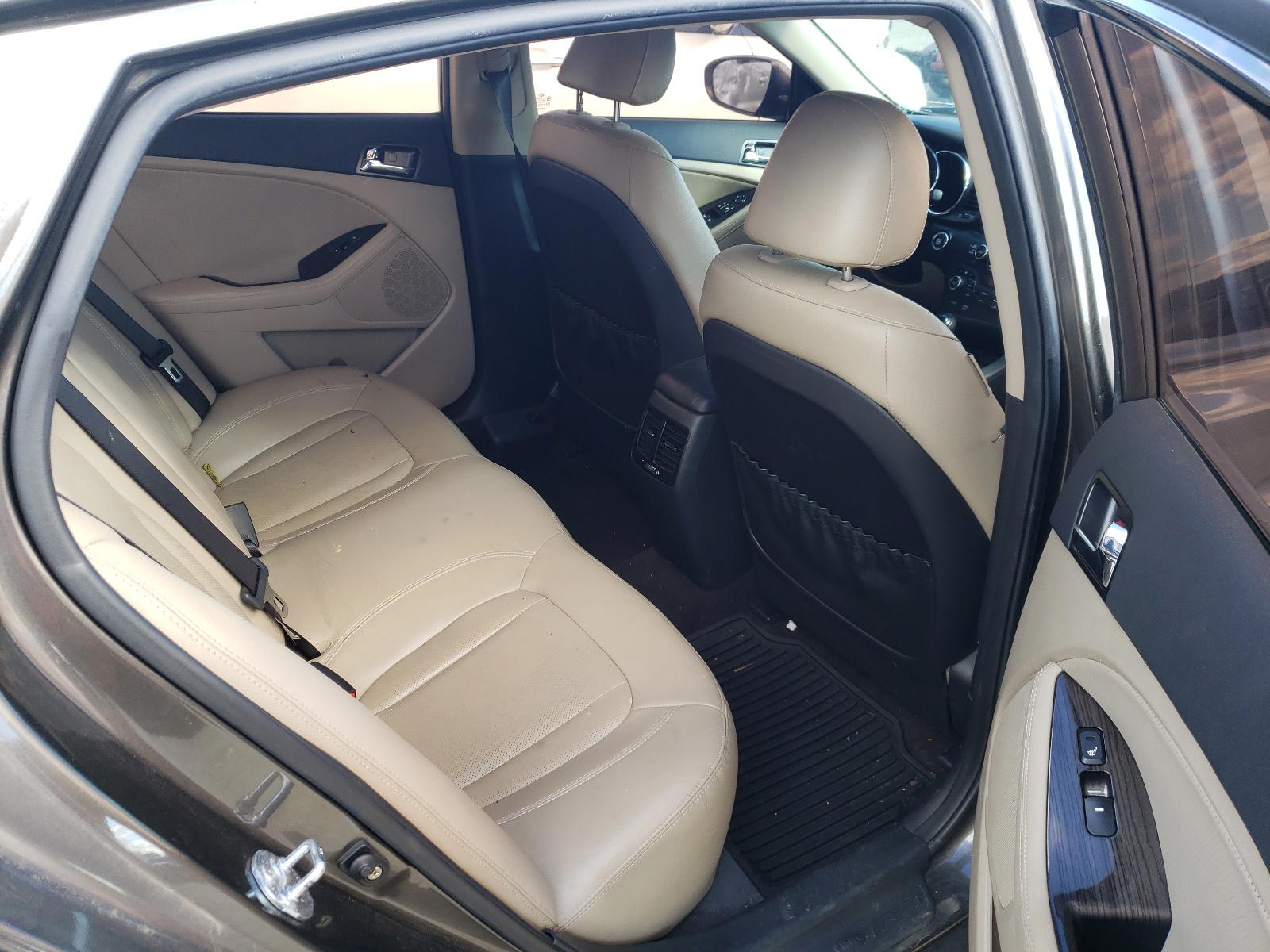 Photo 6 from auction – 2011 KIA OPTIMA EX with VIN KNAGN4A72B5083677