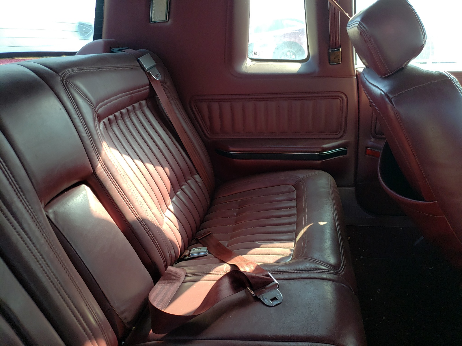 Photo 6 from auction – 1992 BUICK RIVIERA with VIN 1G4EZ13LXNU402580