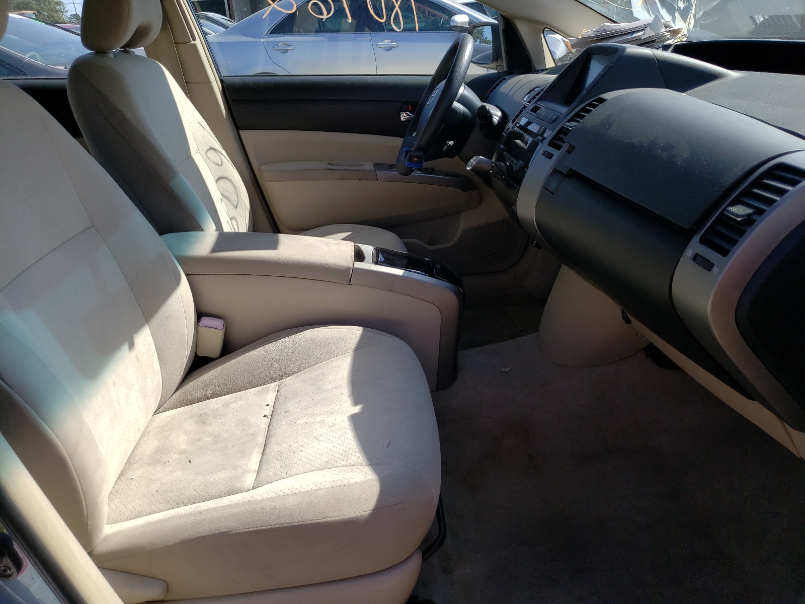 Photo 5 from auction – 2005 TOYOTA PRIUS with VIN JTDKB20U453026981