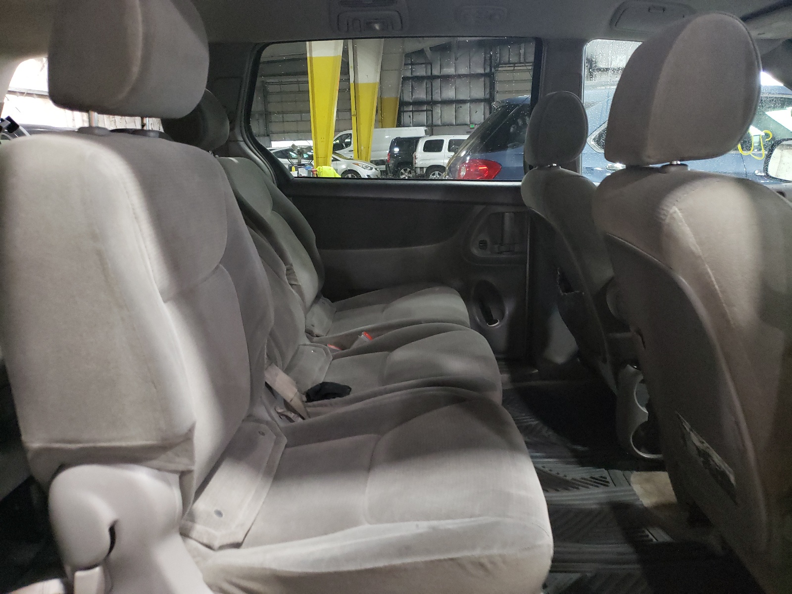 Photo 6 from auction – 2005 TOYOTA SIENNA with VIN 5TDZA23C55S350055