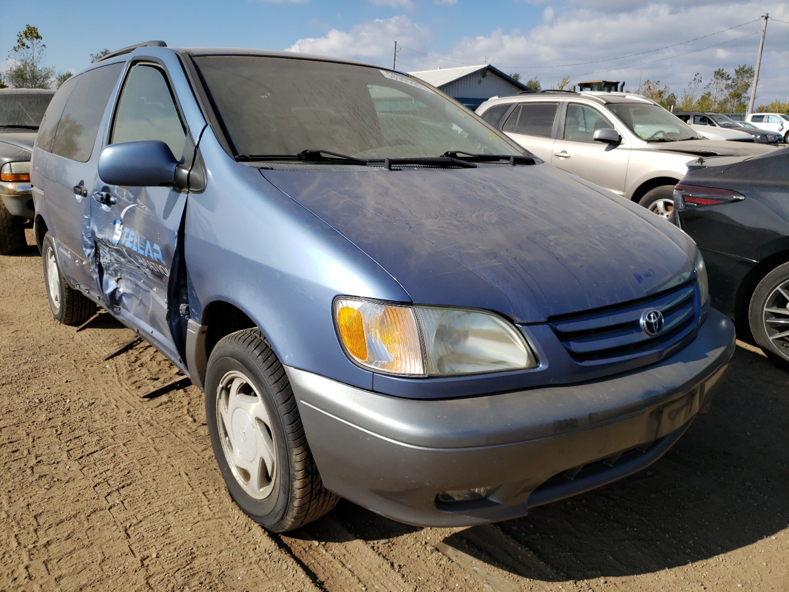 TOYOTA SIENNA LE 2003 with VIN 4T3ZF13C83U541962 - Photo from auction