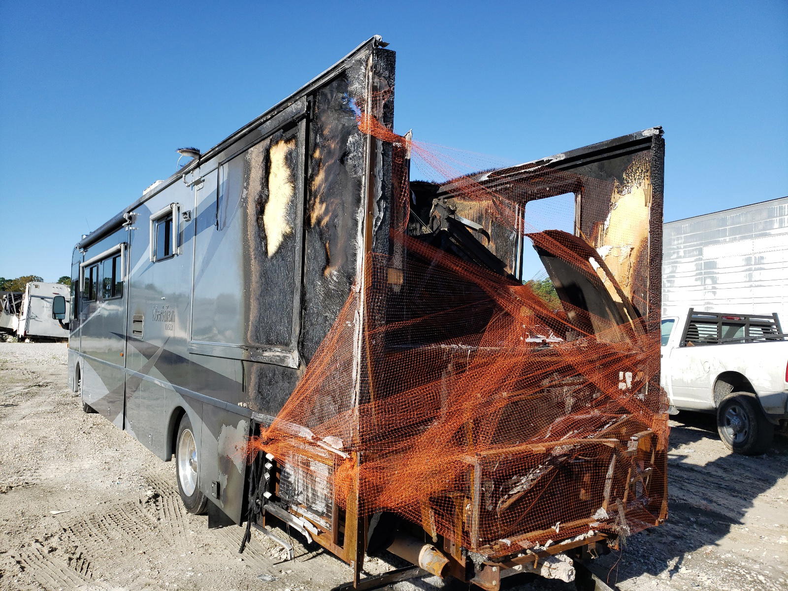 Photo 3 from auction – 2004 WINNEBAGO ITASCA with VIN 4UZAAHDC04CN10174