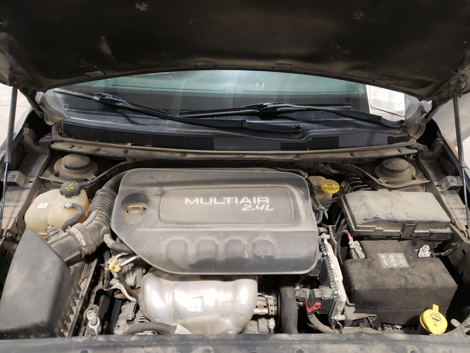 Photo 7 from auction – 2015 CHRYSLER 200 LIMITE with VIN 1C3CCCAB2FN733379