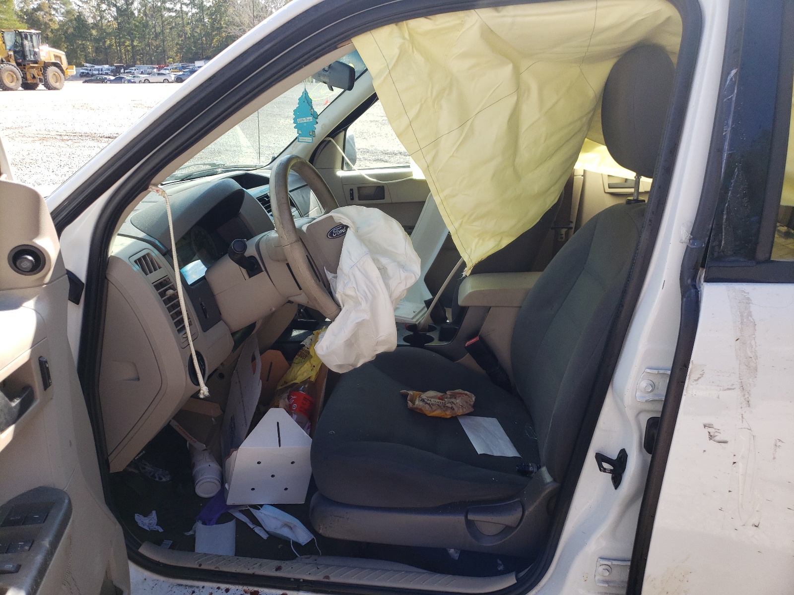 Photo 5 from auction – 2008 FORD ESCAPE XLS with VIN 1FMCU02Z78KB01013