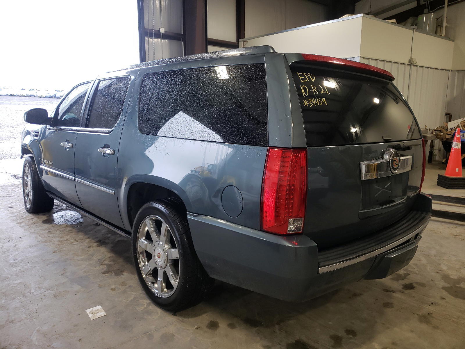 Photo 3 from auction – 2008 CADILLAC ESCALADE E with VIN 1GYFK668X8R274179