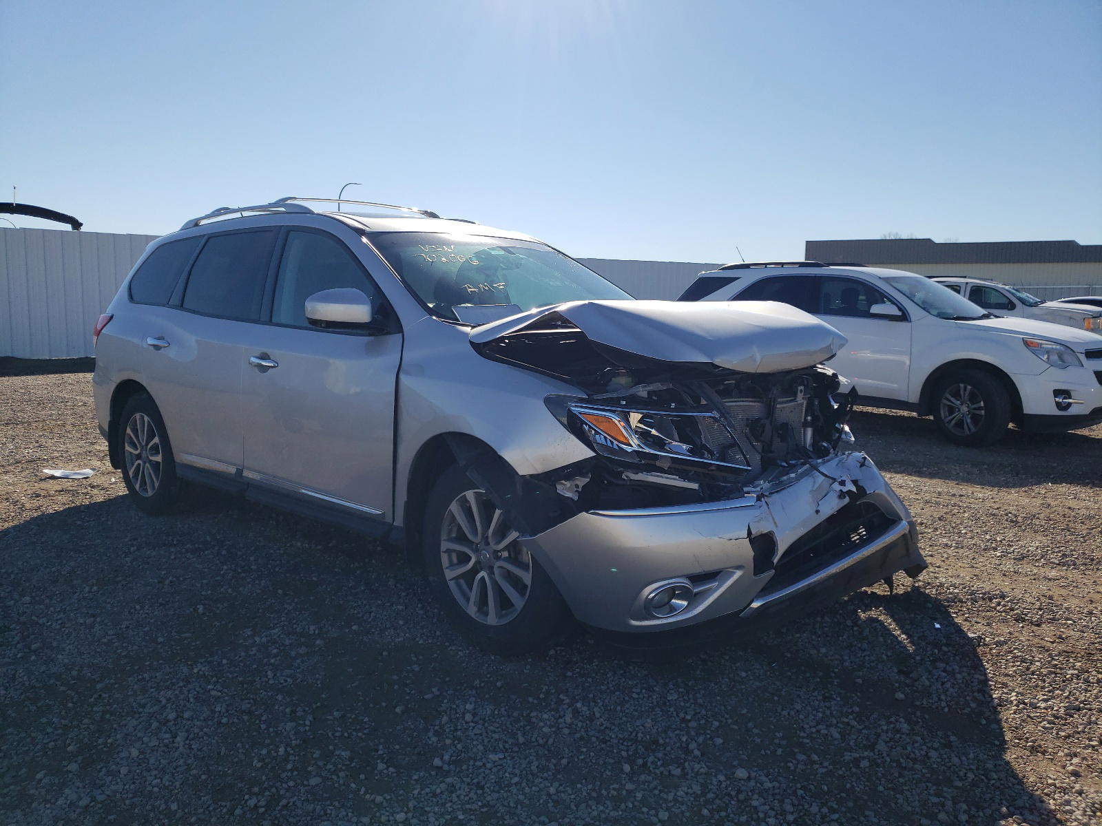 NISSAN PATHFINDER 2015 with VIN 5N1AR2MM2FC702066 - Photo from auction