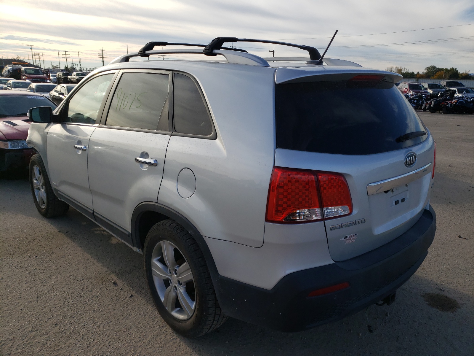 Photo 3 from auction – 2013 KIA SORENTO EX with VIN 5XYKUDA23DG365082