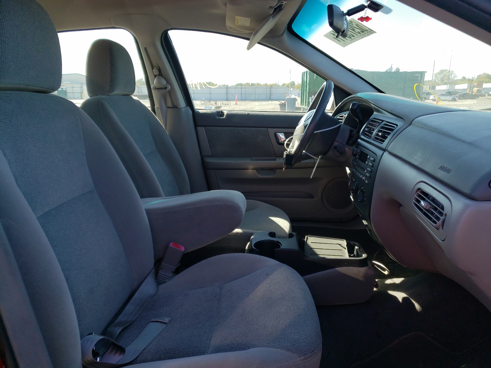 Photo 5 from auction – 2001 FORD TAURUS SES with VIN 1FAFP55UX1A155994