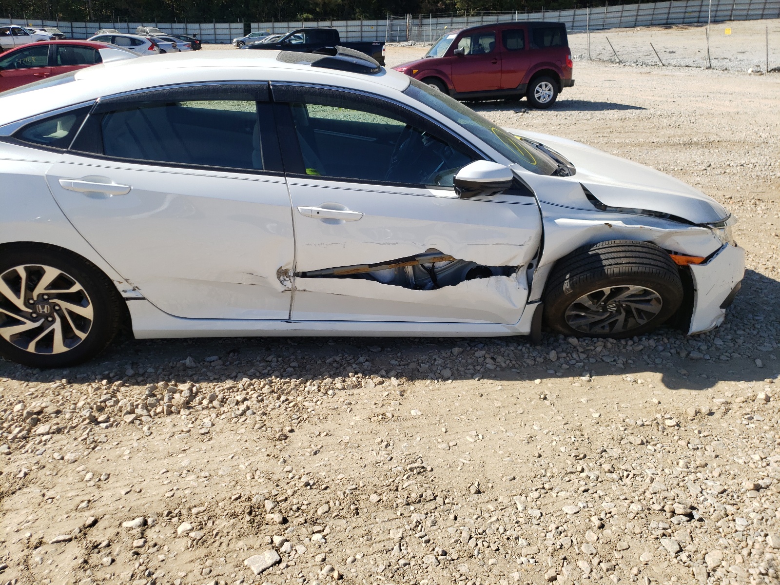 Photo 9 from auction – 2018 HONDA CIVIC EX with VIN 19XFC2F86JE035399