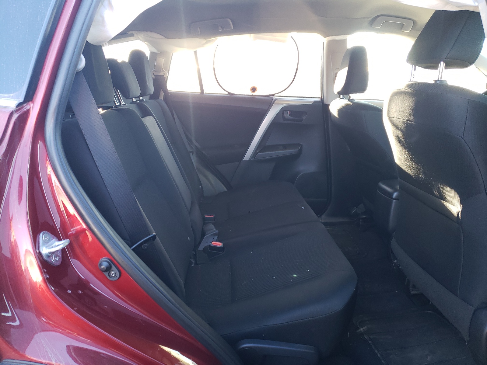 Photo 6 from auction – 2018 TOYOTA RAV4 LE with VIN 2T3ZFREV1JW454639