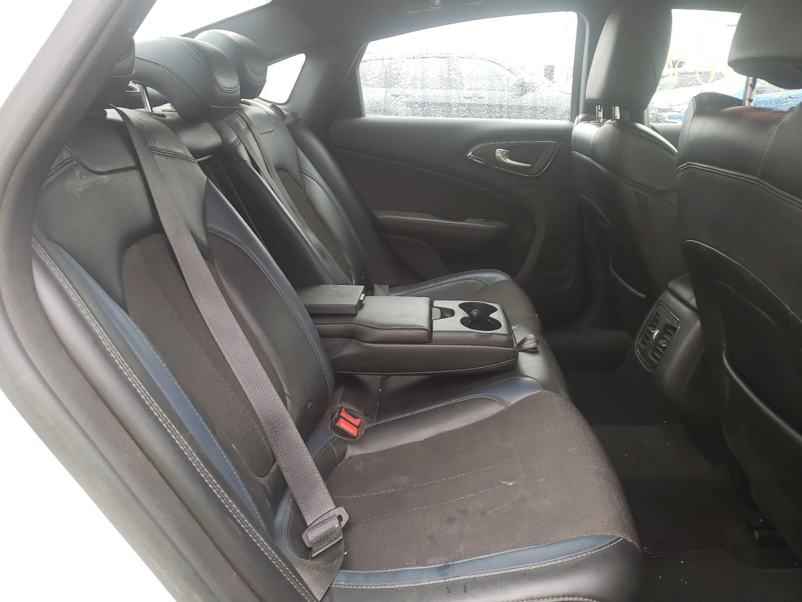 Photo 6 from auction – 2015 CHRYSLER 200 S with VIN 1C3CCCBG5FN542937