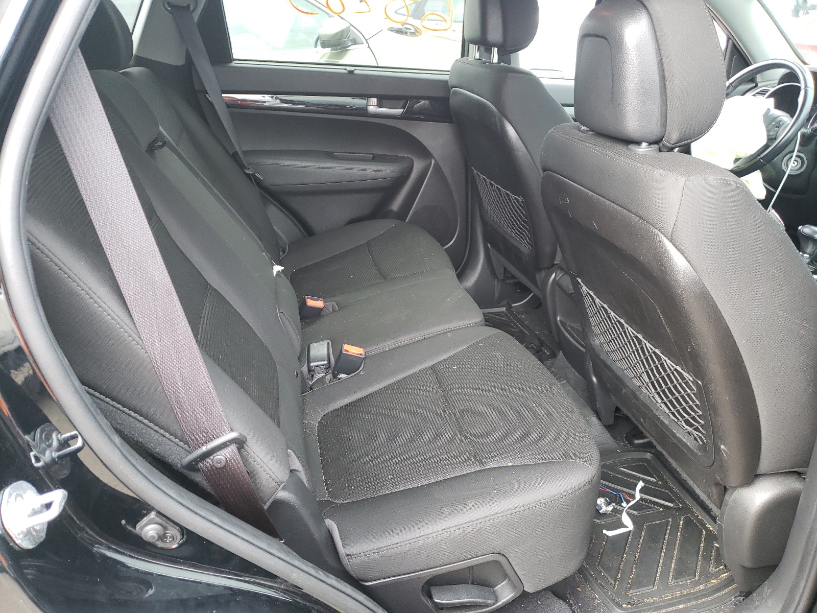 Photo 6 from auction – 2015 KIA SORENTO LX with VIN 5XYKT4A67FG599119