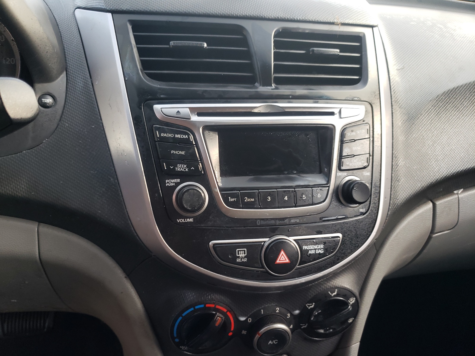 Photo 9 from auction – 2015 HYUNDAI ACCENT GLS with VIN KMHCT4AE8FU806560