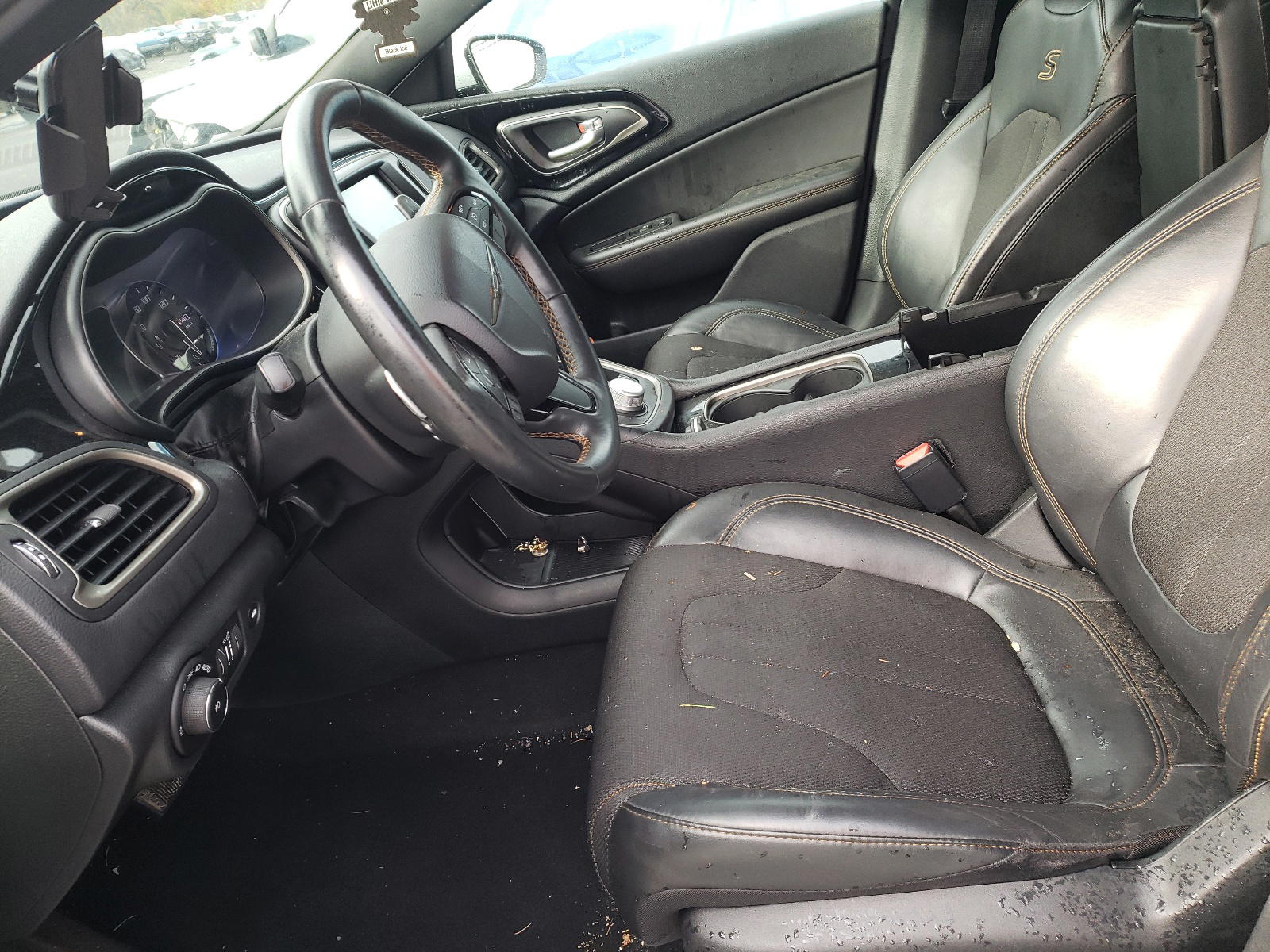 Photo 5 from auction – 2016 CHRYSLER 200 S with VIN 1C3CCCBG7GN194950