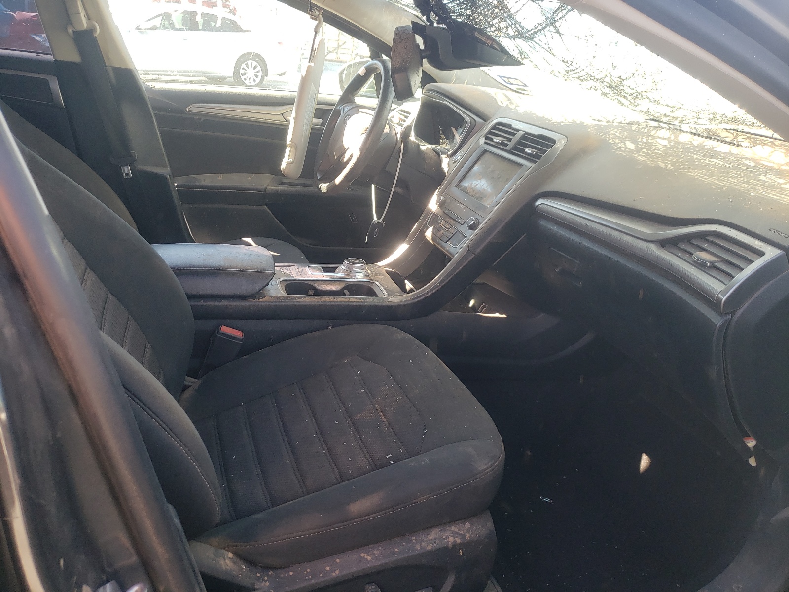 Photo 5 from auction – 2019 FORD FUSION SE with VIN 3FA6P0LU0KR257740
