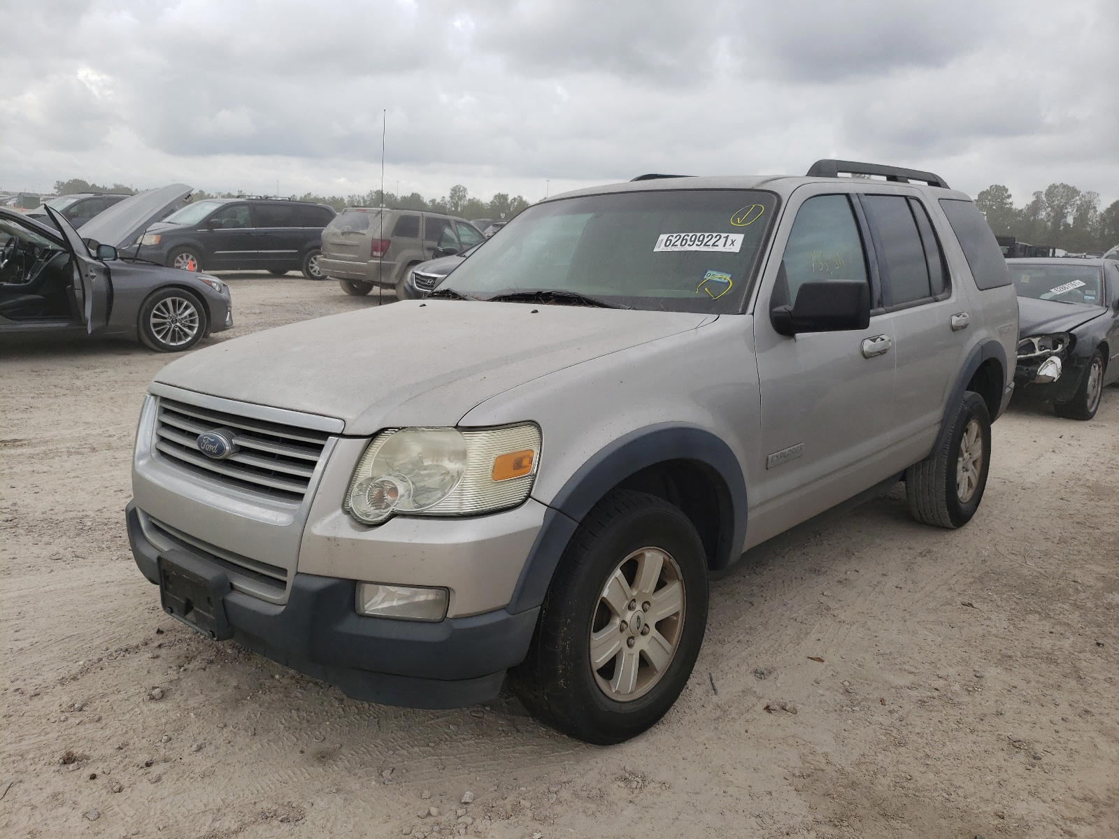 Photo 2 from auction – 2007 FORD EXPLORER X with VIN 1FMEU63E87UA74060
