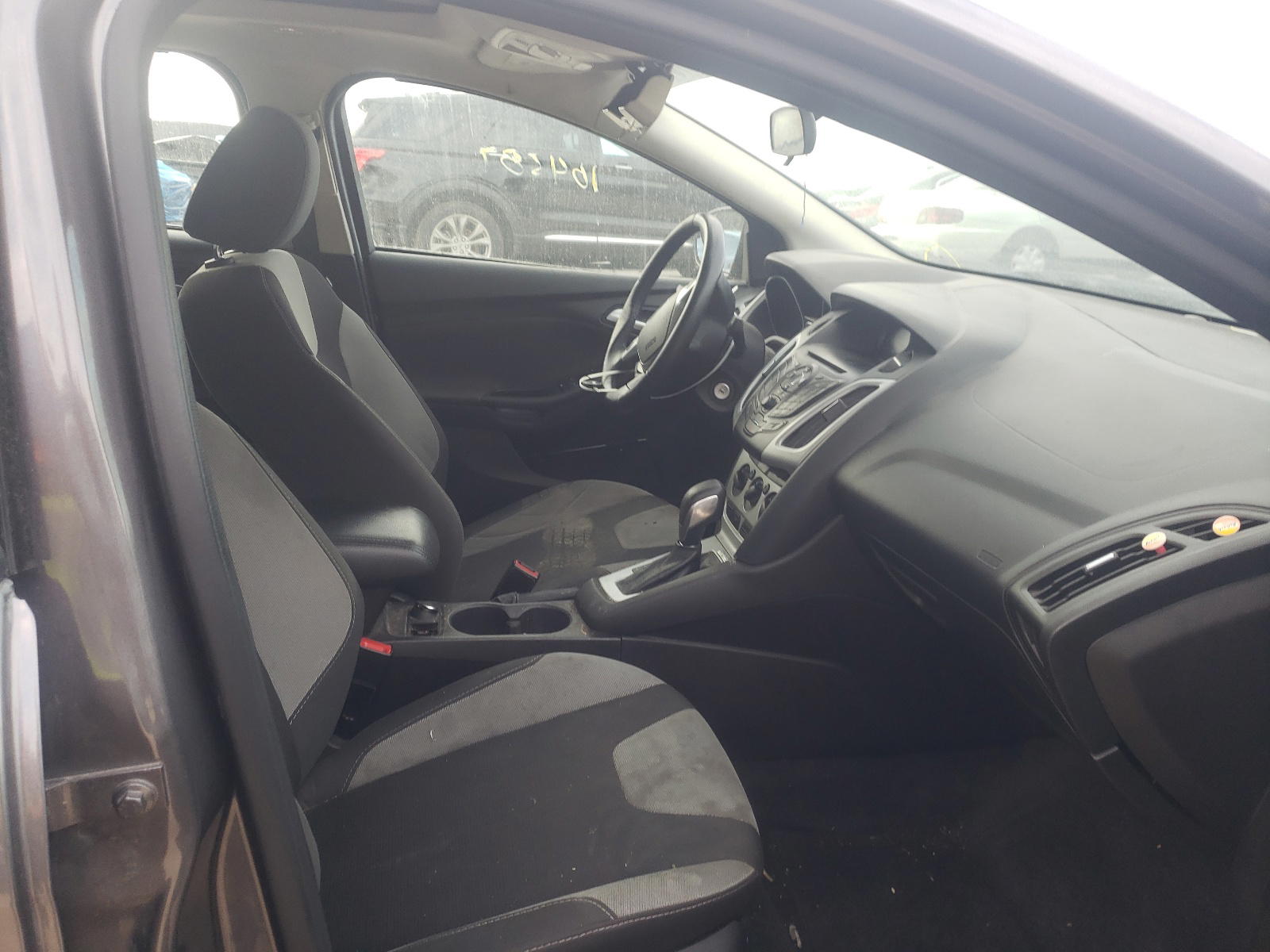 Photo 5 from auction – 2014 FORD FOCUS SE with VIN 1FADP3F22EL105657