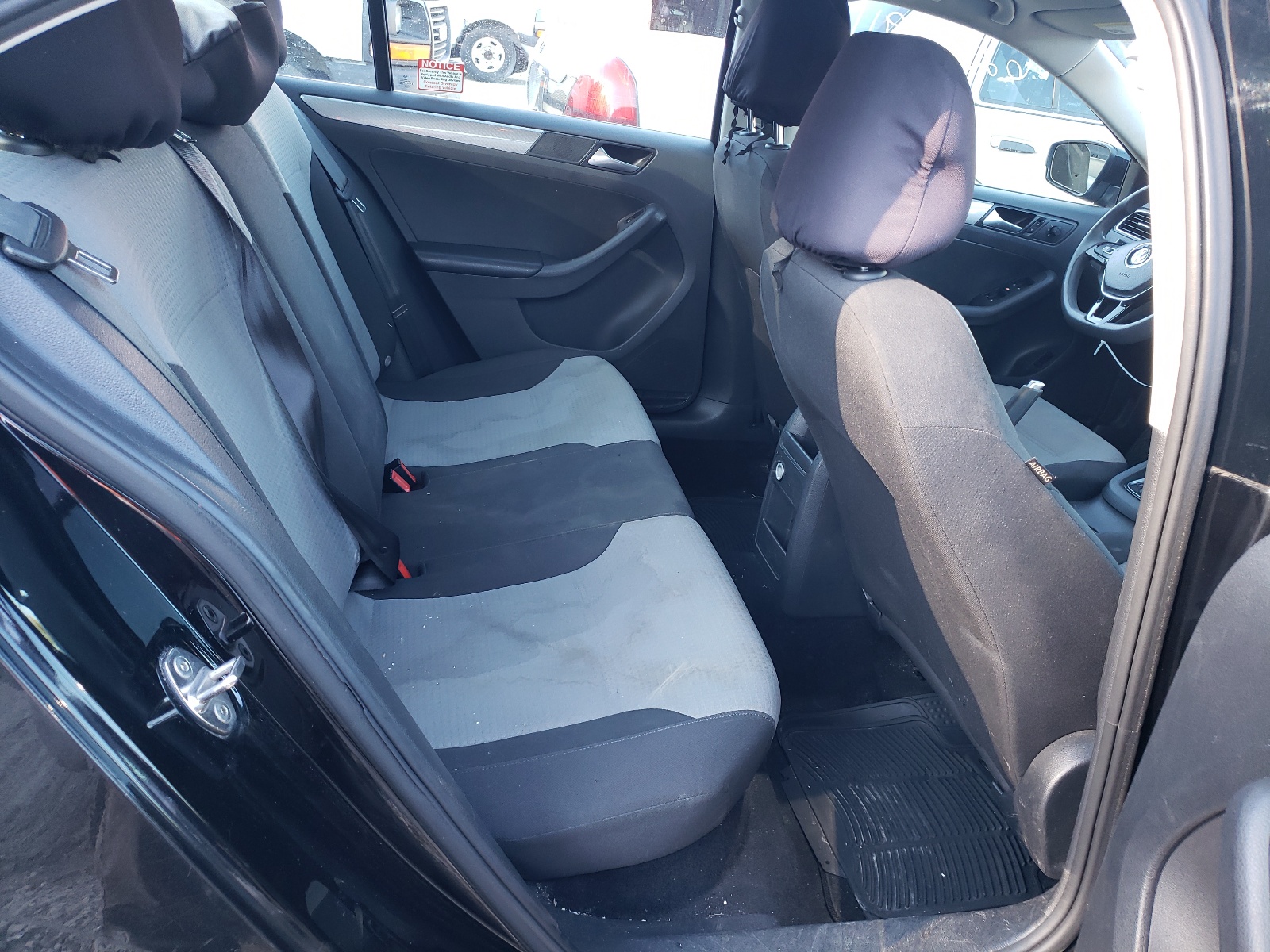 Photo 6 from auction – 2017 VOLKSWAGEN JETTA S with VIN 3VW2B7AJ2HM408671