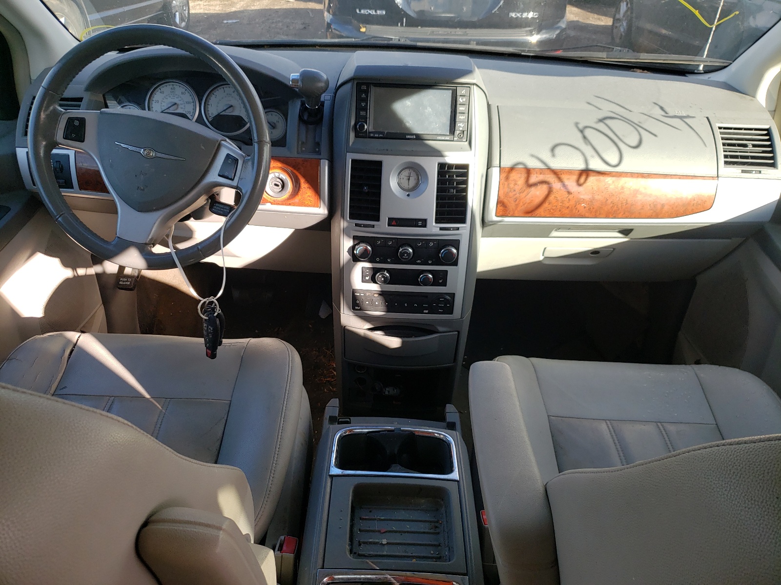 Photo 9 from auction – 2008 CHRYSLER TOWN & COU with VIN 2A8HR54P68R711483