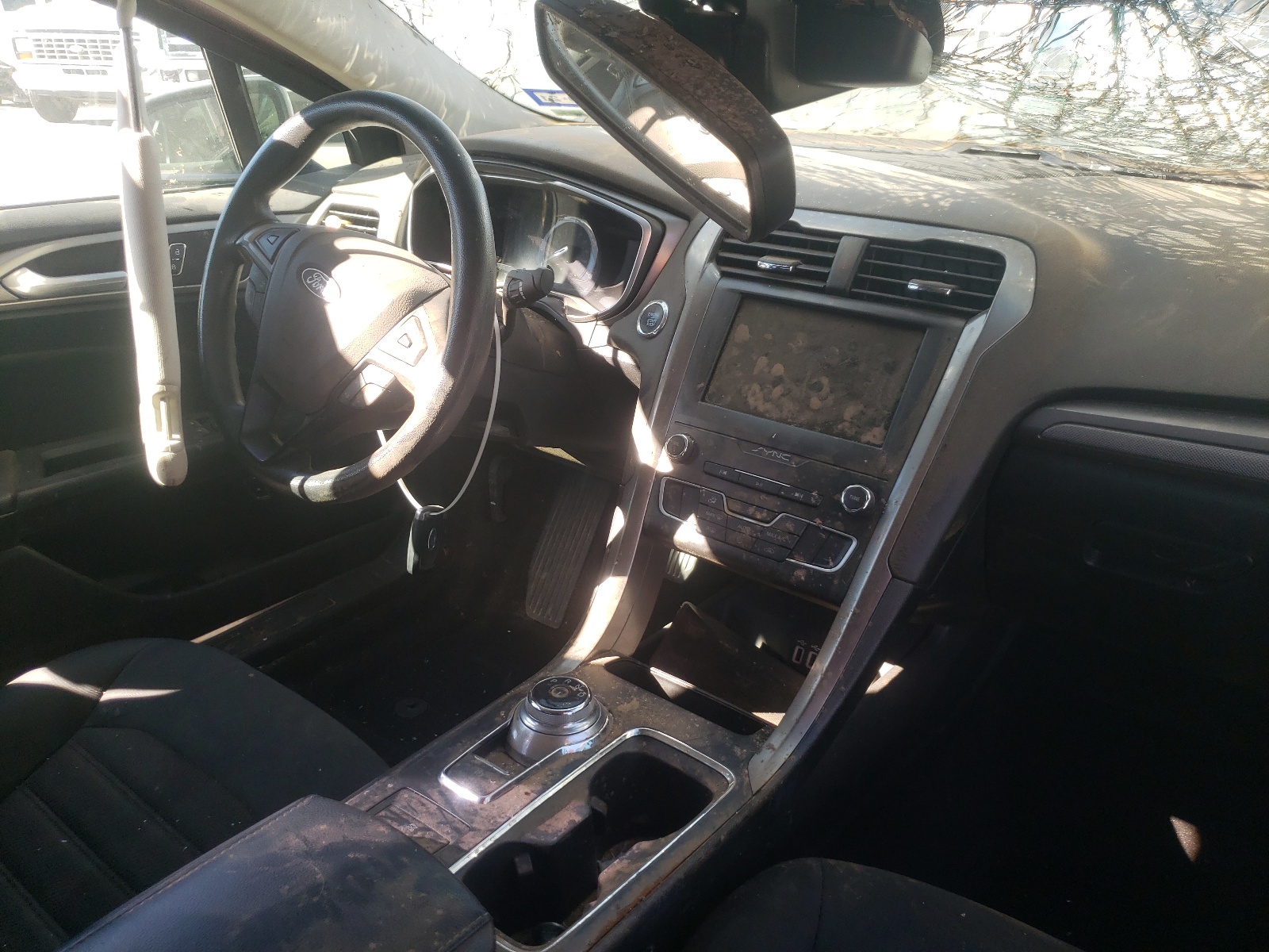 Photo 9 from auction – 2019 FORD FUSION SE with VIN 3FA6P0LU0KR257740
