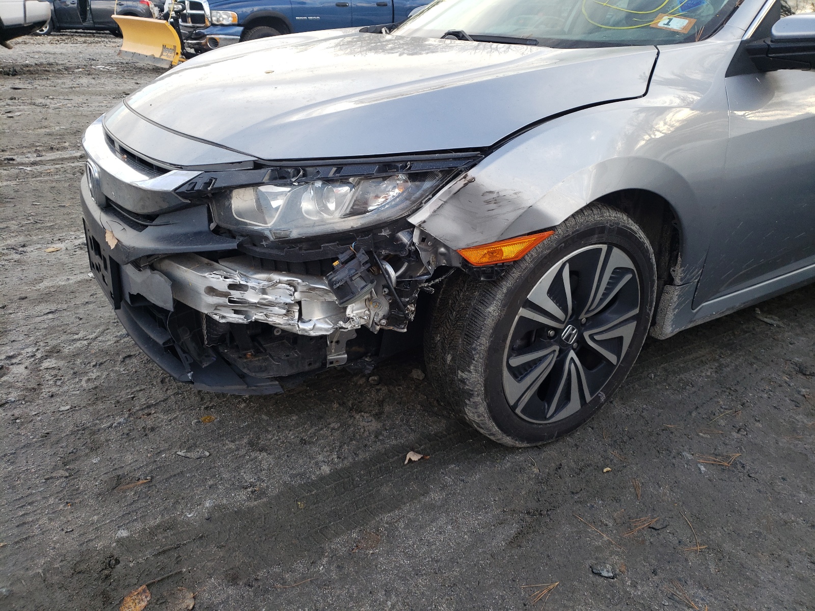 Photo 9 from auction – 2016 HONDA CIVIC EXL with VIN 19XFC1F75GE216312