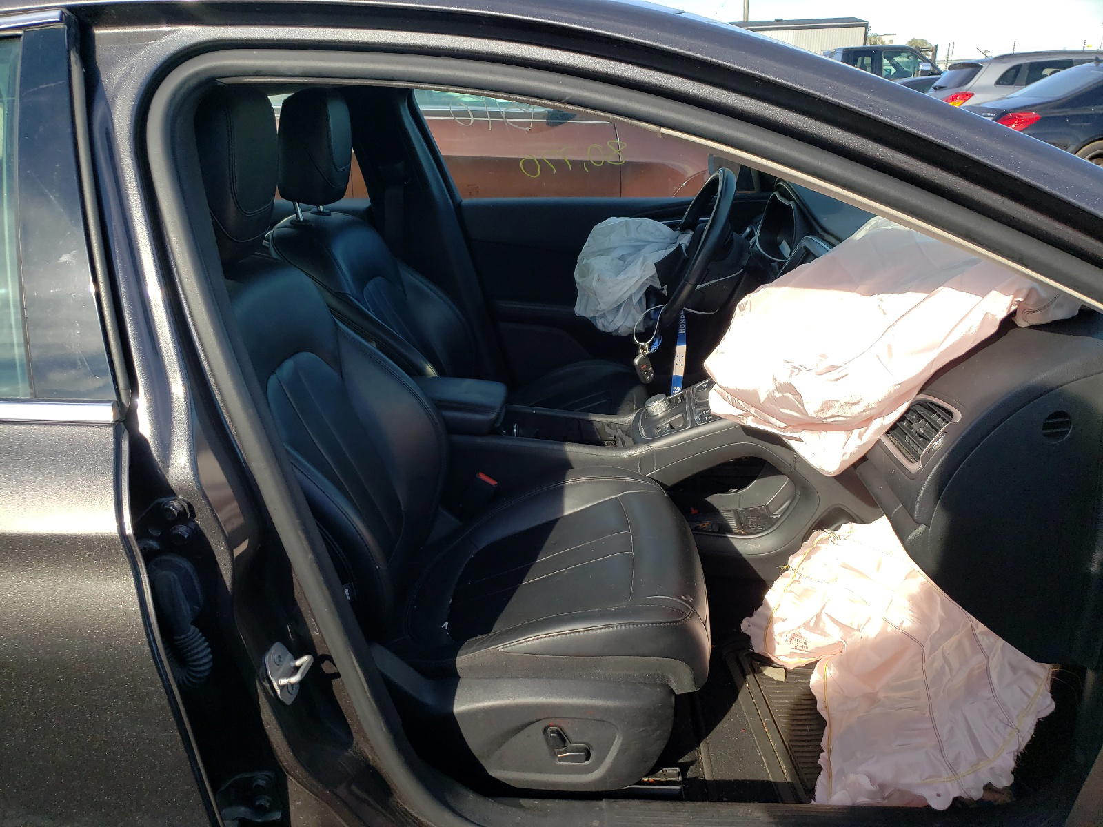 Photo 5 from auction – 2015 CHRYSLER 200 LIMITE with VIN 1C3CCCAB0FN685042