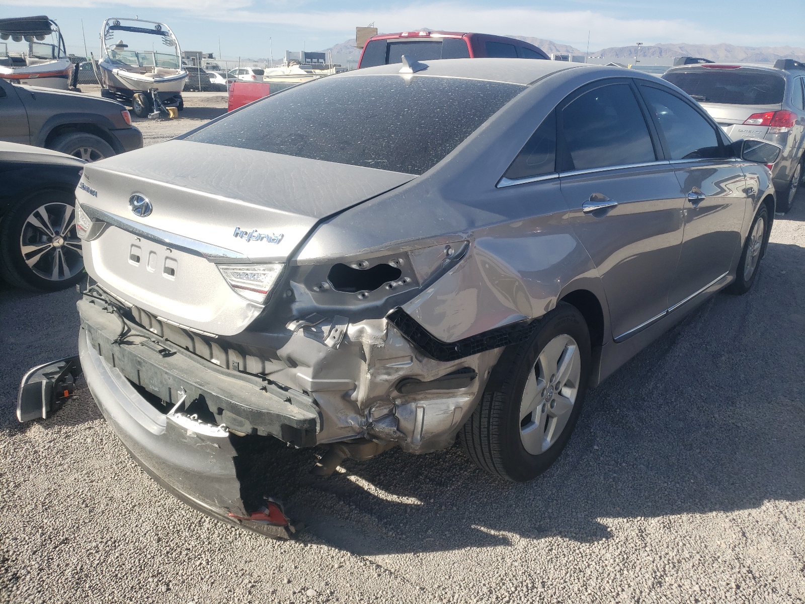 Photo 4 from auction – 2011 HYUNDAI SONATA HYB with VIN KMHEC4A45BA006665