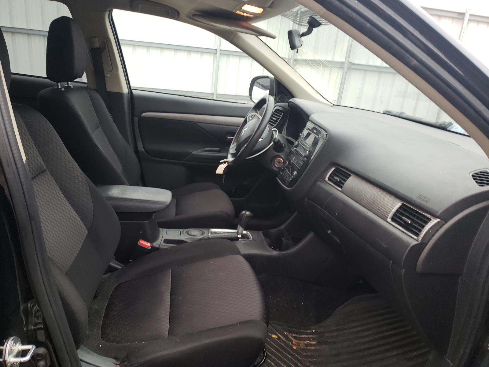 Photo 5 from auction – 2014 MITSUBISHI OUTLANDER with VIN JA4AD2A38EZ017283