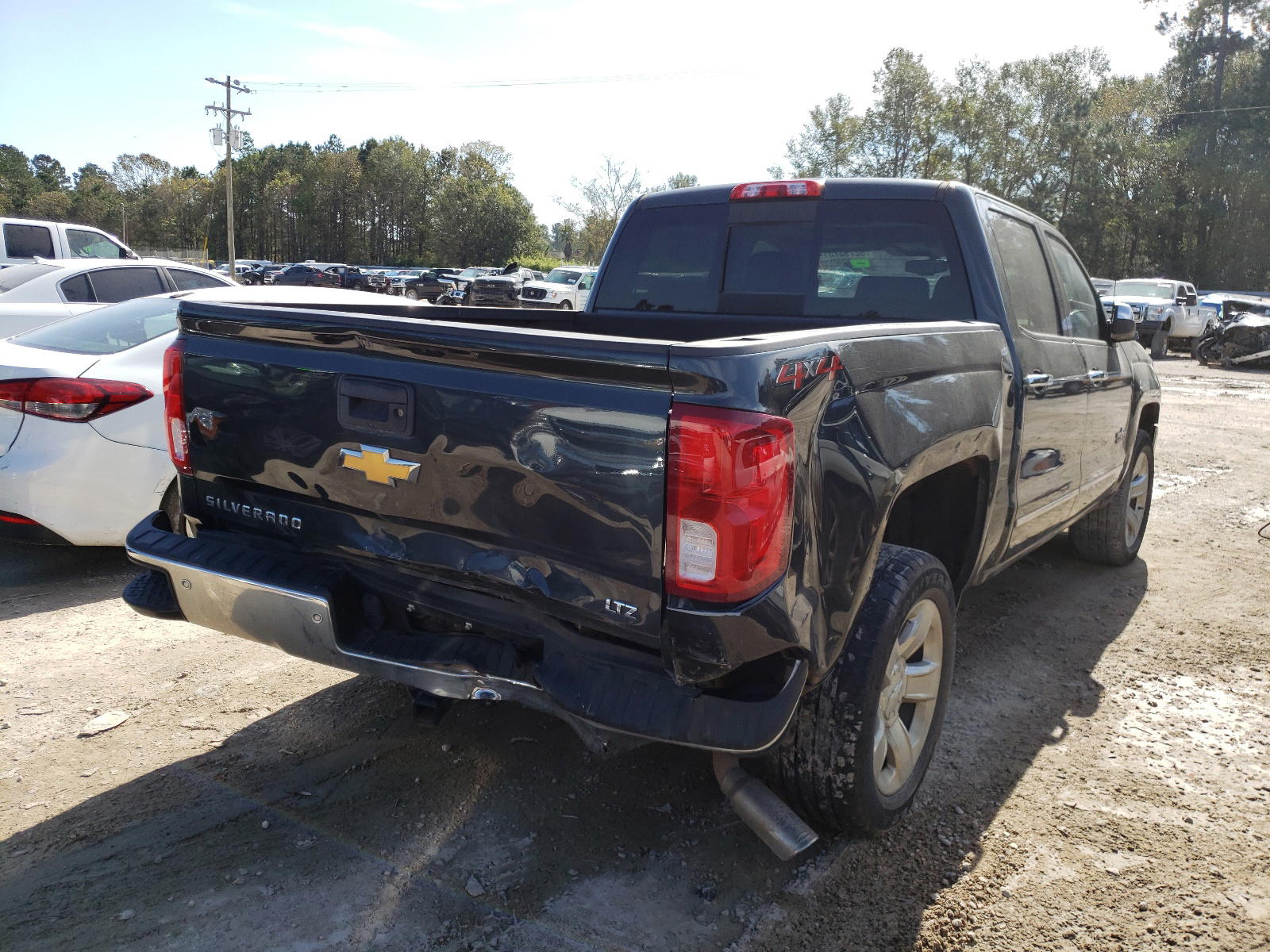 Photo 4 from auction – 2018 CHEVROLET SILVERADO with VIN 3GCUKSEC6JG556921