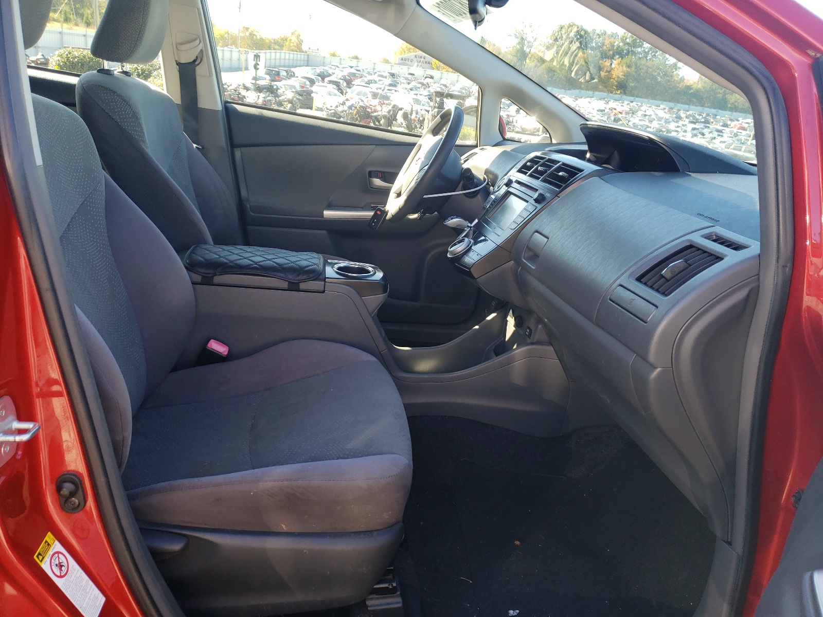 Photo 5 from auction – 2013 TOYOTA PRIUS V with VIN JTDZN3EU9D3221252