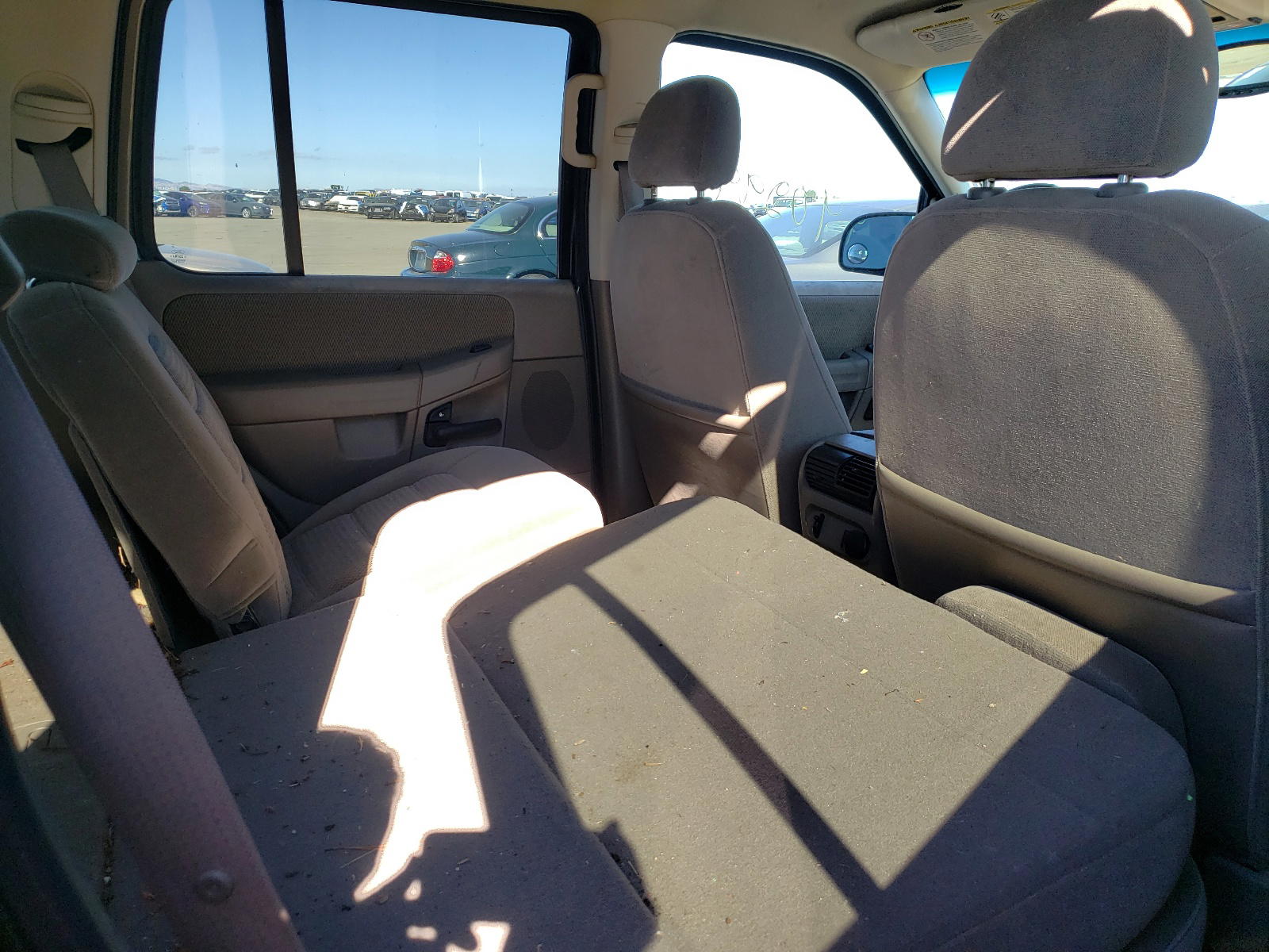 Photo 6 from auction – 2002 FORD EXPLORER X with VIN 1FMZU73K92ZC66340