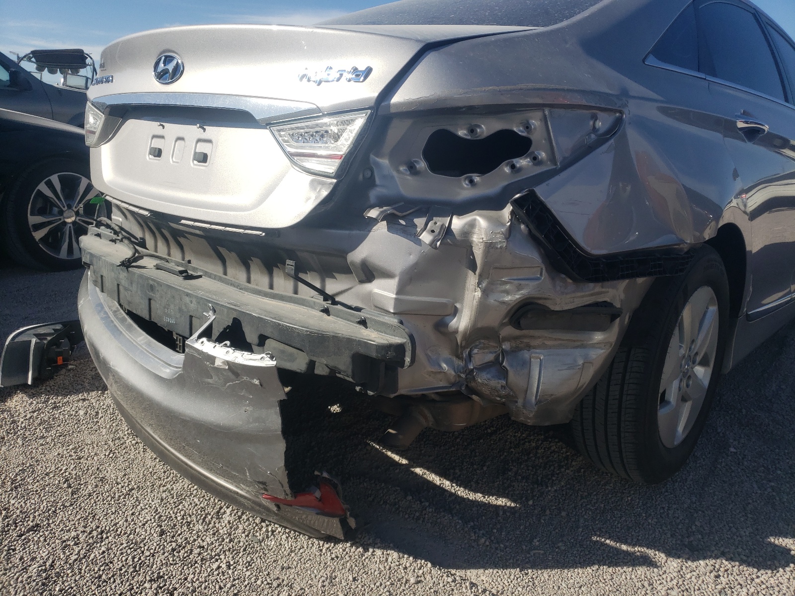 Photo 9 from auction – 2011 HYUNDAI SONATA HYB with VIN KMHEC4A45BA006665