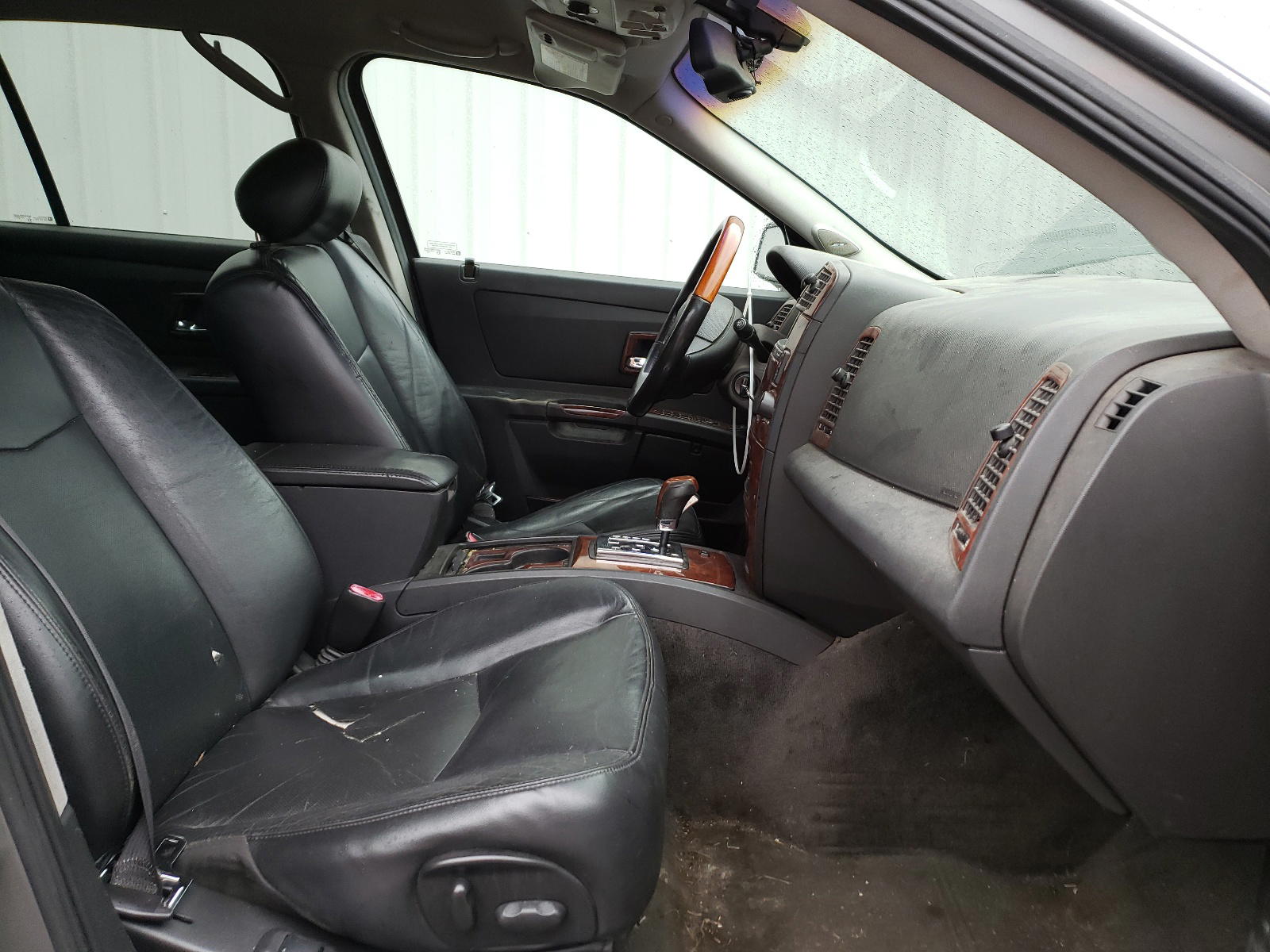 Photo 5 from auction – 2004 CADILLAC SRX with VIN 1GYEE637740144356