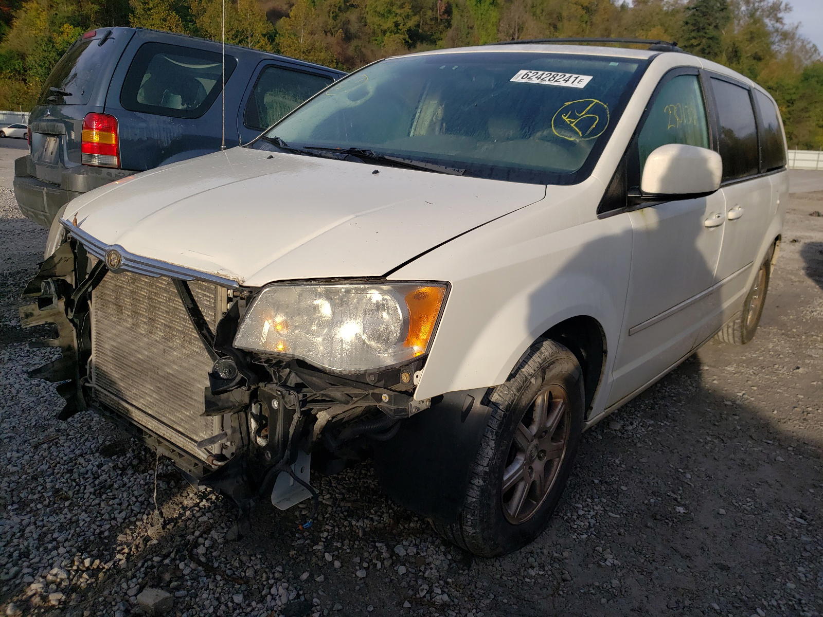 Photo 2 from auction – 2008 CHRYSLER TOWN&COUNT with VIN 2A8HR54P98R642305