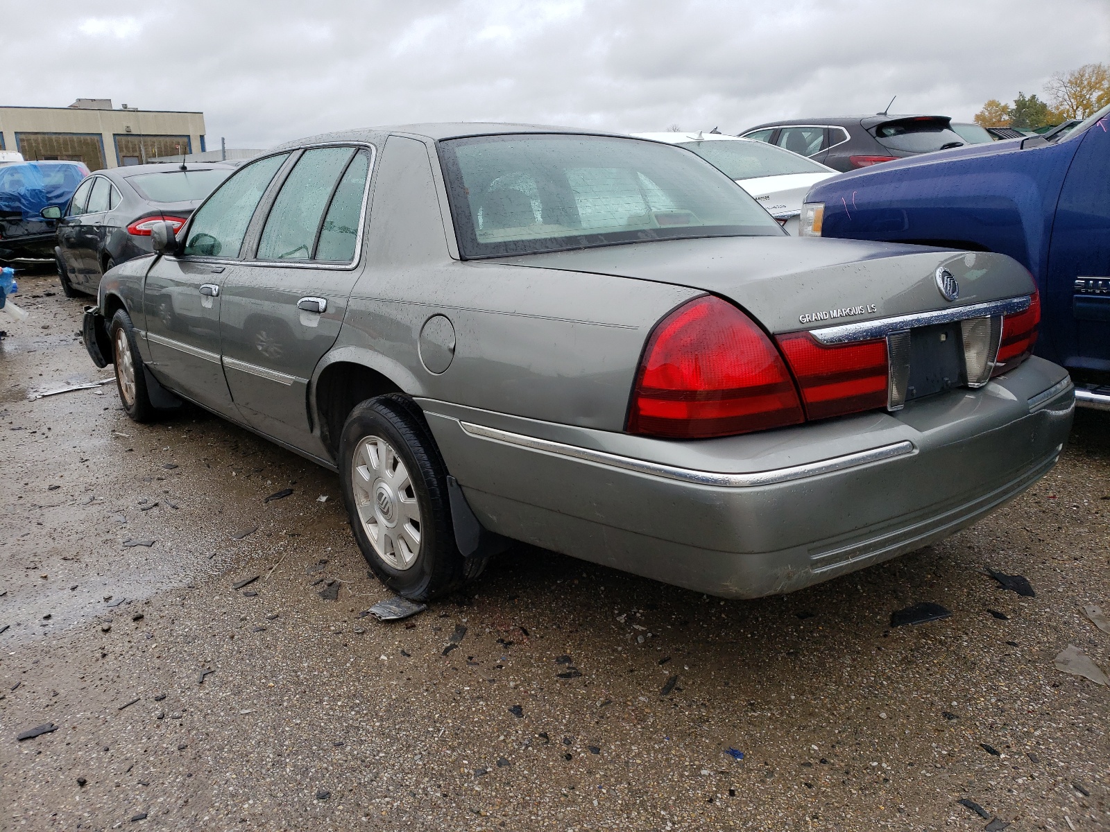 Photo 3 from auction – 2003 MERCURY GRAND MARQ with VIN 2MEFM75W63X691432