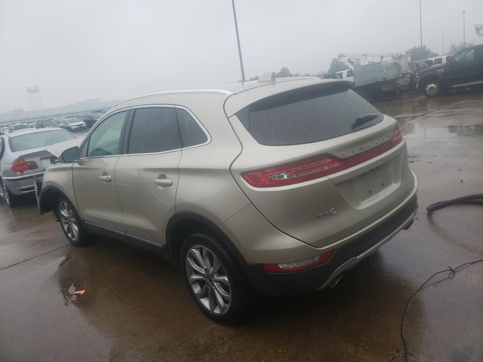 Photo 3 from auction – 2017 LINCOLN MKC SELECT with VIN 5LMCJ2D98HUL51685