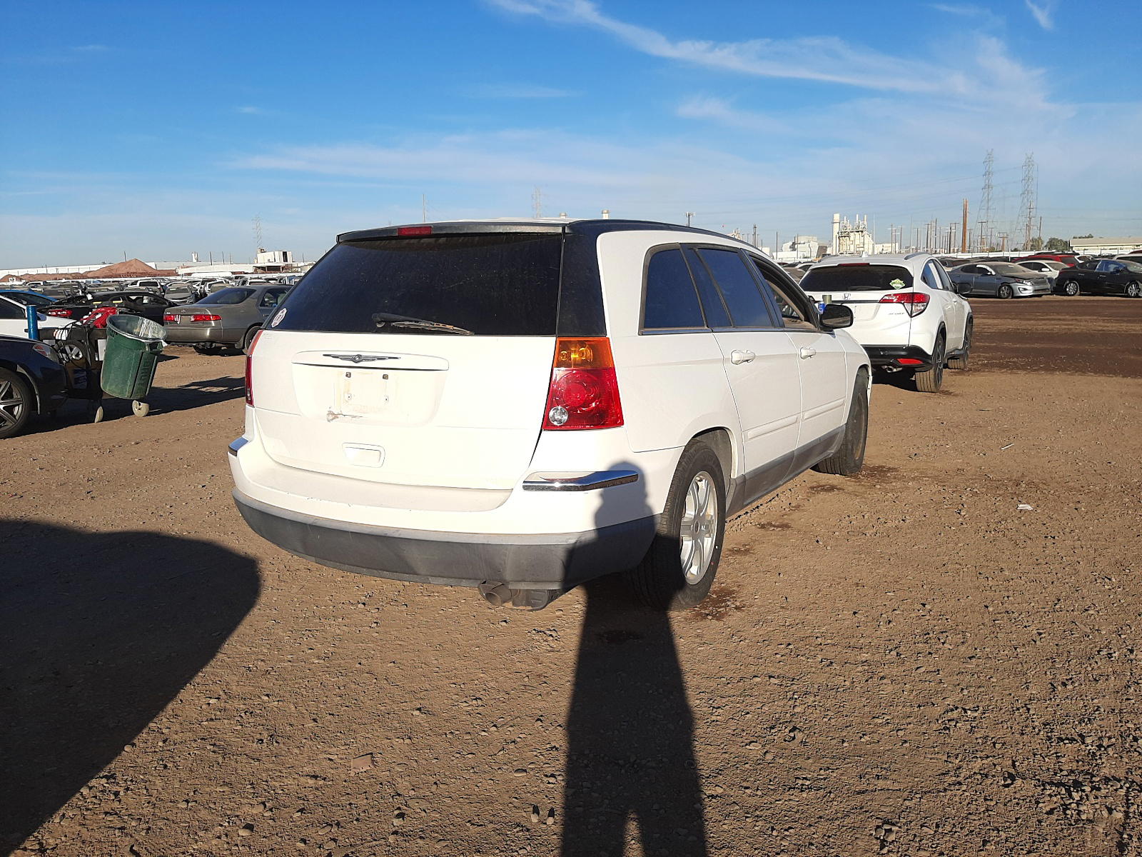 Photo 4 from auction – 2004 CHRYSLER PACIFICA with VIN 2C8GM68464R639992