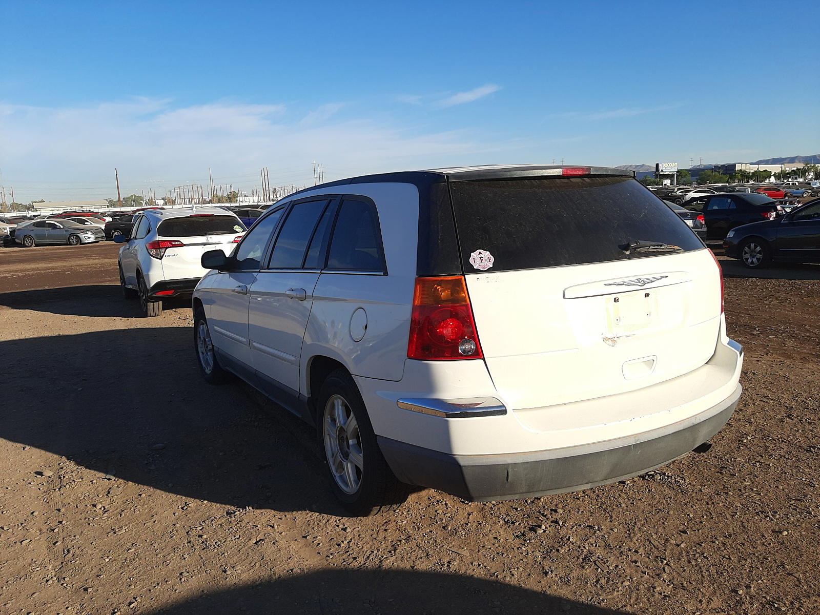 Photo 3 from auction – 2004 CHRYSLER PACIFICA with VIN 2C8GM68464R639992