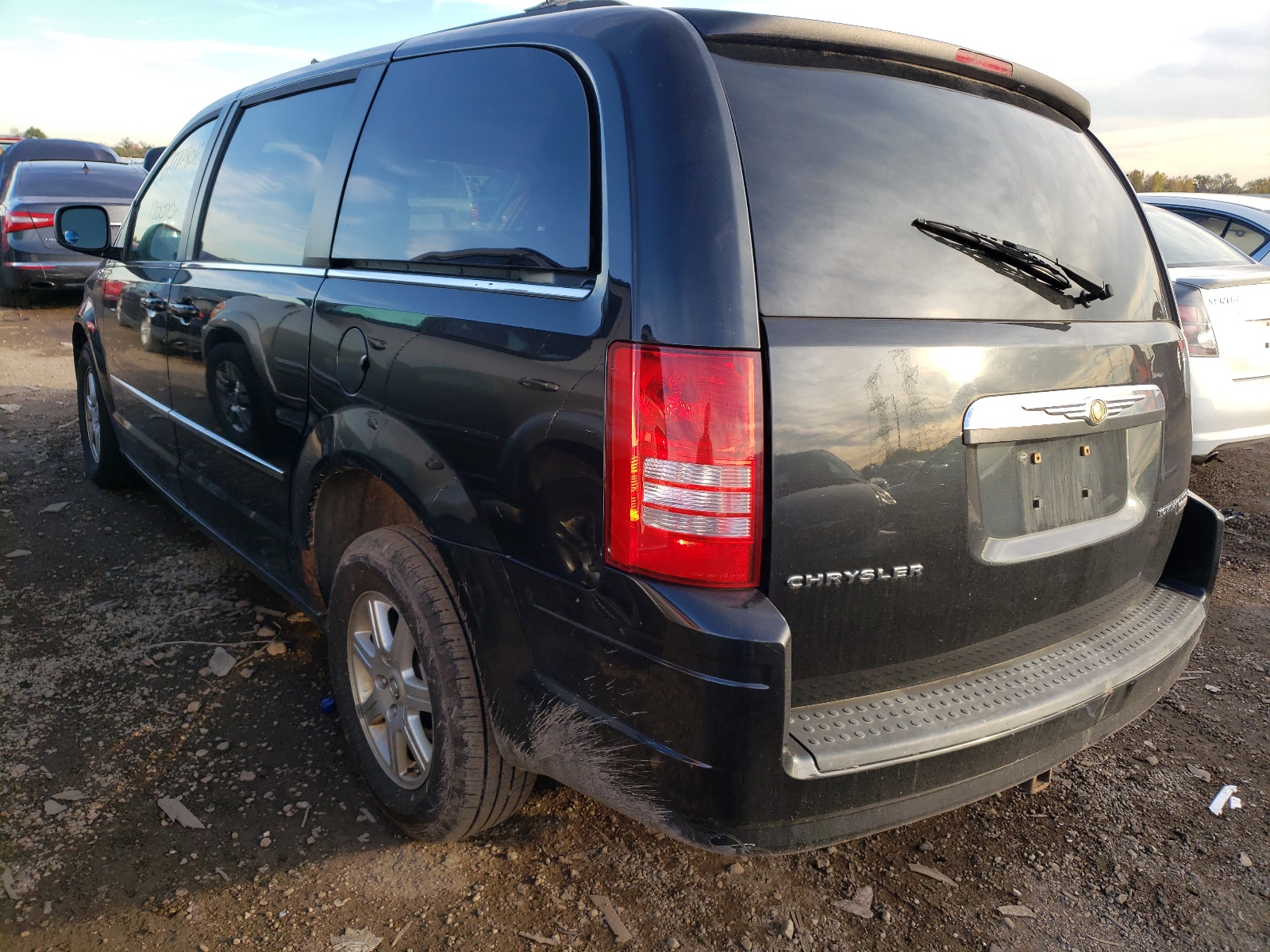 Photo 3 from auction – 2010 CHRYSLER TOWN & COU with VIN 2A4RR5D15AR212598