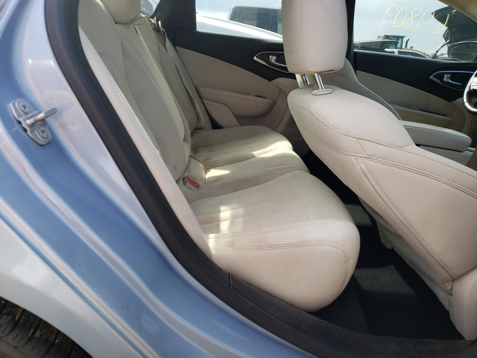 Photo 6 from auction – 2015 CHRYSLER 200 LIMITE with VIN 1C3CCCAB9FN646272