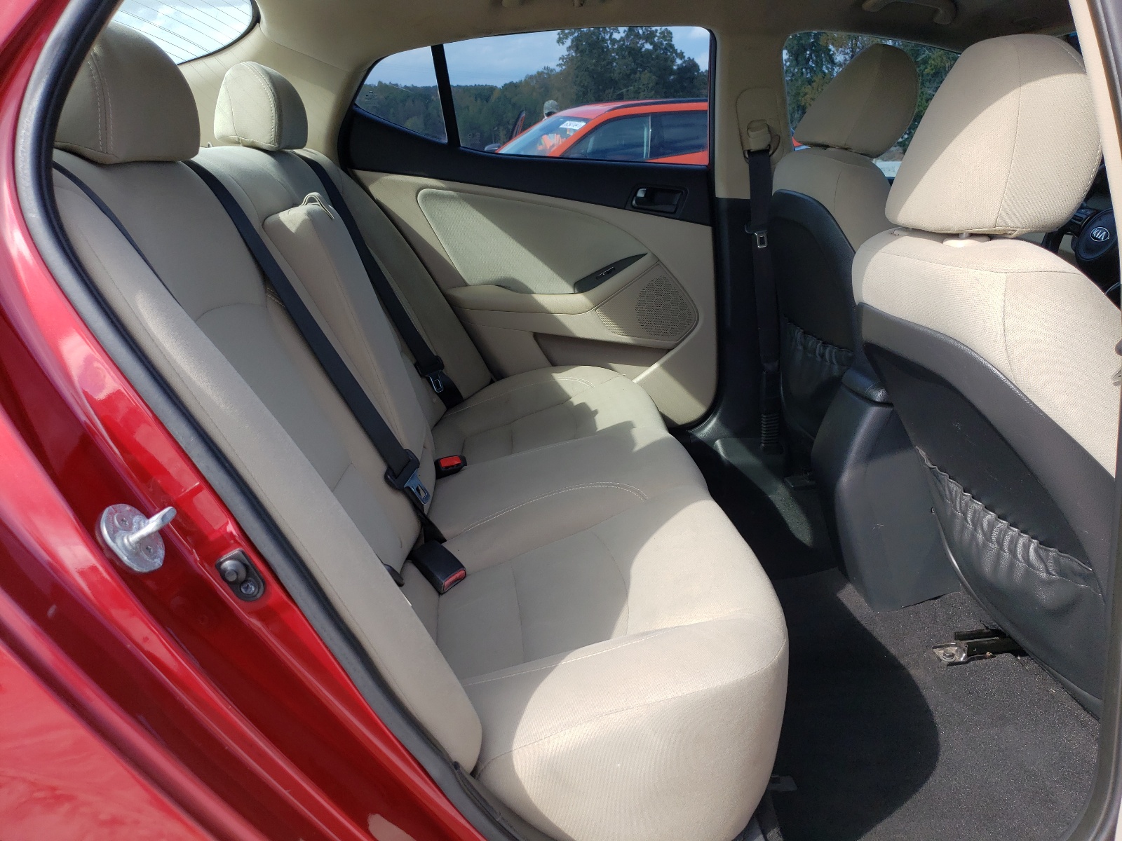 Zdjęcie 6 z aukcji – 2015 KIA OPTIMA LX z VIN 5XXGM4A74FG350146